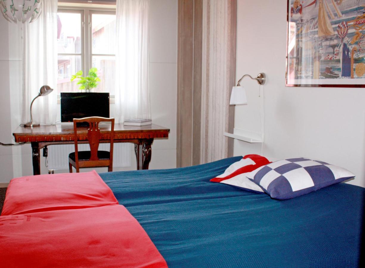Seglarhotellet - Vandrarhem Pa Kaeringoen Đảo Käringön Ngoại thất bức ảnh